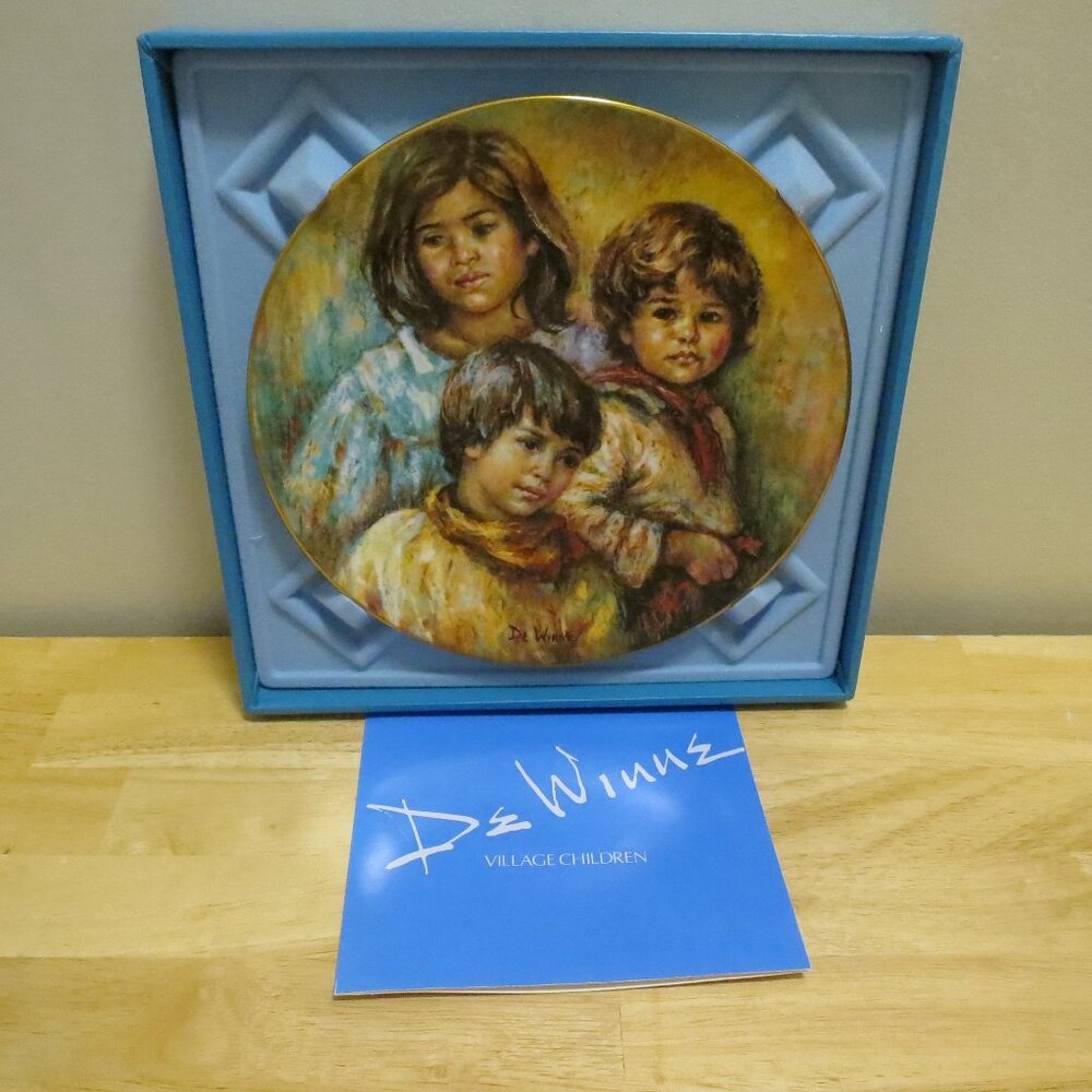 Royal Doulton Lisette DeWinne Limited Ed Collector Plate Village Children 1980